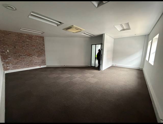 77.70M² BUILDING TO LET IN SALT RIVER